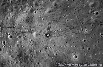 Место посадки «Аполлона»-17, где видны следы лунохода и астронавтов
