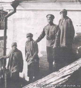 Император с дочерьми Ольгой, Анастасией и Татьяной